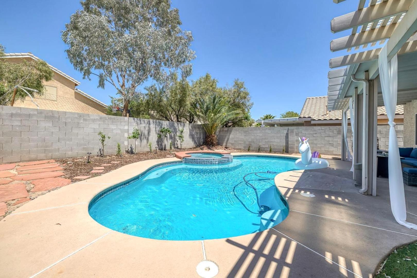 Modern Home In Las Vegas Near Strip With Pool And Jacuzzi Exterior photo