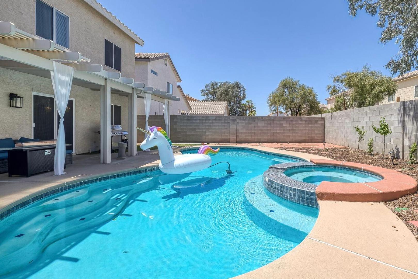 Modern Home In Las Vegas Near Strip With Pool And Jacuzzi Exterior photo